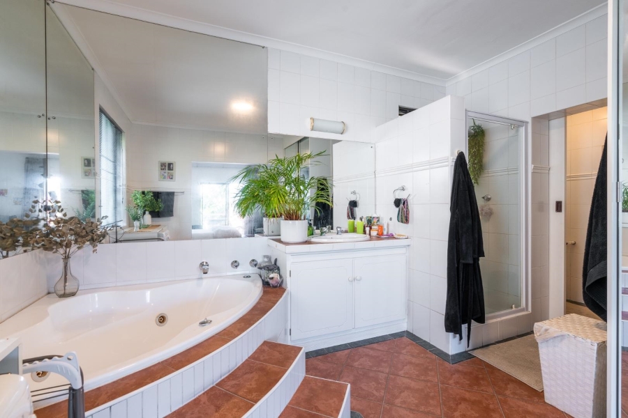 5 Bedroom Property for Sale in Oranjezicht Western Cape